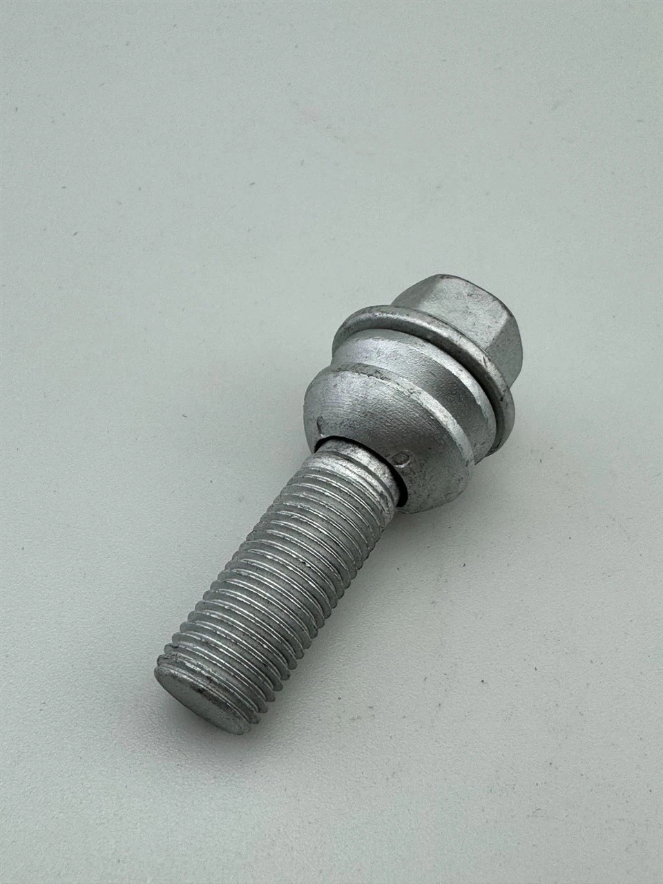 Audi Q7/ Volkswagen Touareg Wheel Bolt M12X1.25 M12X1.5 M14X1.5 M14X2 1/2-20